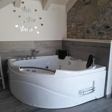 White - Jacuzzi, Swimming Pool & View Lezzeno