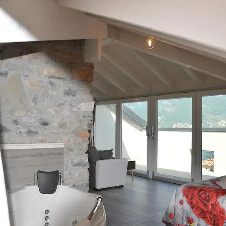 White - Jacuzzi, Swimming Pool & View Apartment Lezzeno