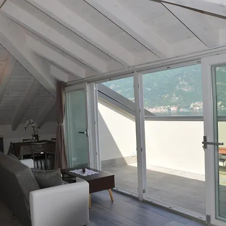 White - Jacuzzi, Swimming Pool & View Apartment Lezzeno