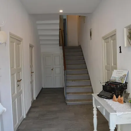 White - Jacuzzi, Swimming Pool & View Apartment *