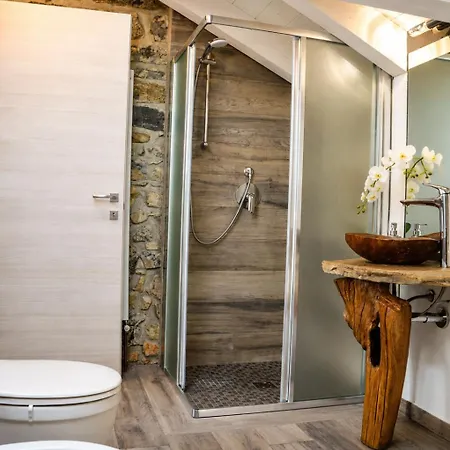 Apartment White - Jacuzzi, Swimming Pool & View Lezzeno