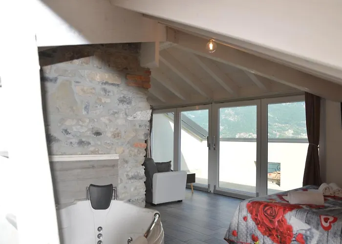 White - Jacuzzi, Swimming Pool & View Appartement Lezzeno