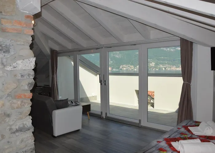 Appartement White - Jacuzzi, Swimming Pool & View Lezzeno