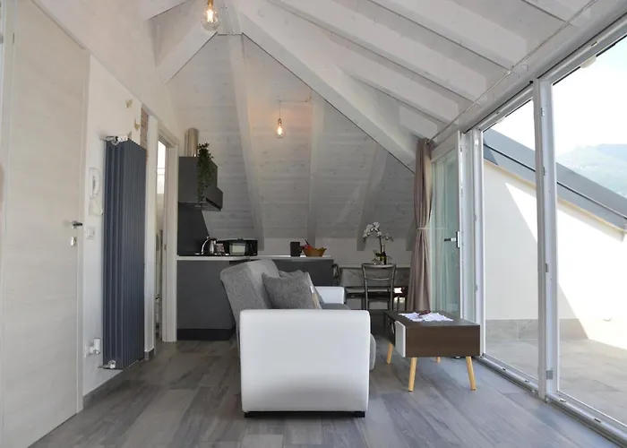 White - Jacuzzi, Swimming Pool & View Appartement